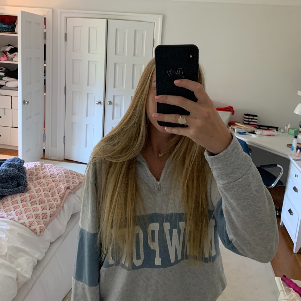 Brandy Melville Newport pullover